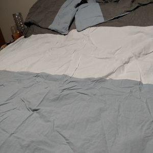 Duvet cover queen sz with 2 pillow shams